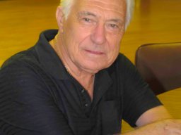 BB 04 ART LOOKING GOOD